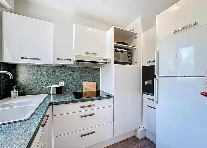 Coté Yourhosthelper