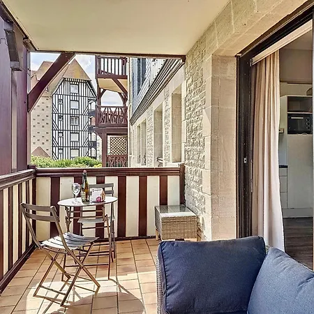 Cote Yourhosthelper Apartment